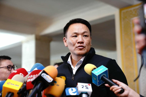 Иргэдийн 90 хувь нь итгэдэггүй Шүүхэд парламентыг хаяж өгөх нь ардчиллын ухралт биш үү…